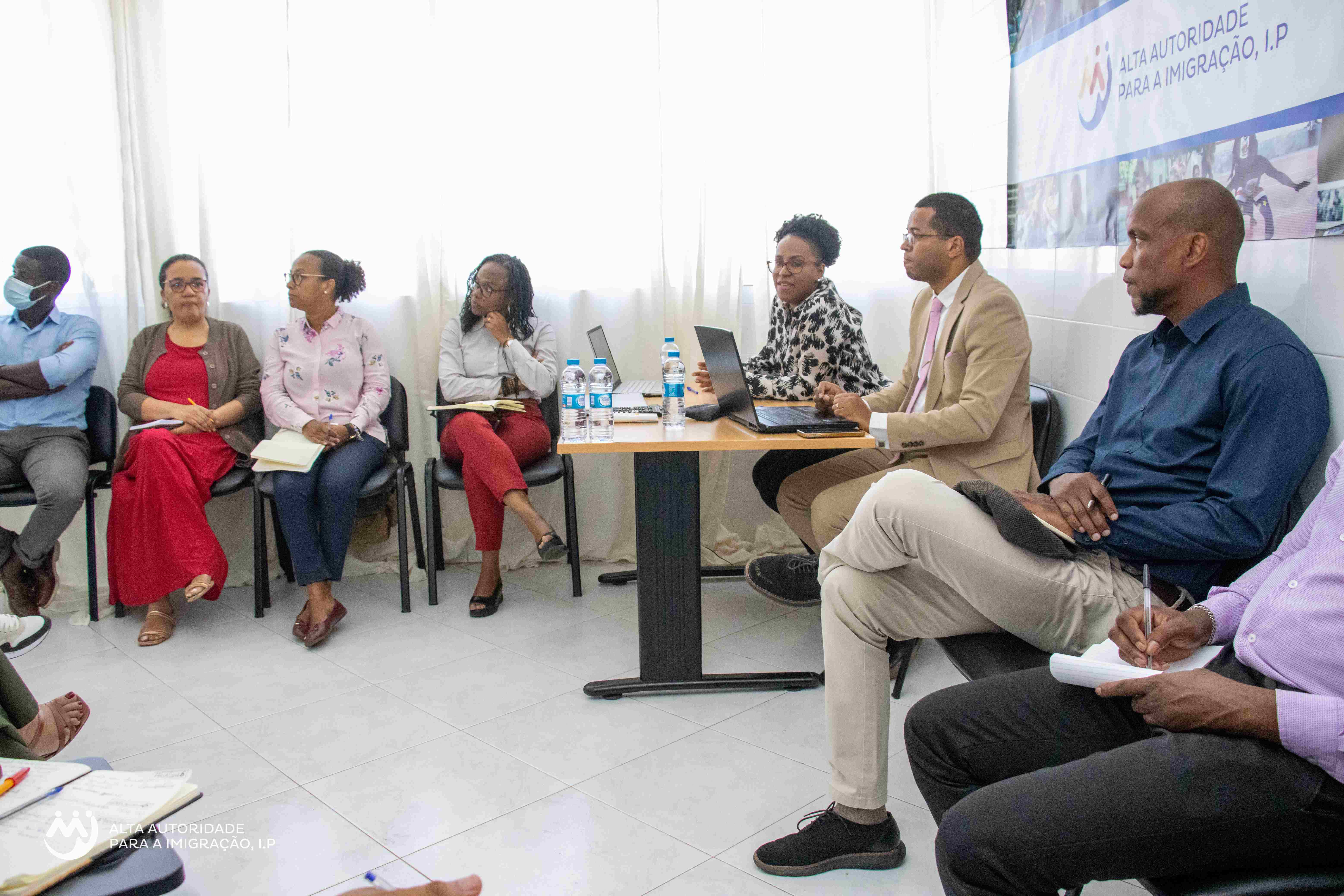 Encontro_de_socialização_da_versão_preliminar_do_Manual_de_Procedimentos_dos_serviços_de_atendimento_da_Alta_Autoridade_para_a_Imigração.jpg